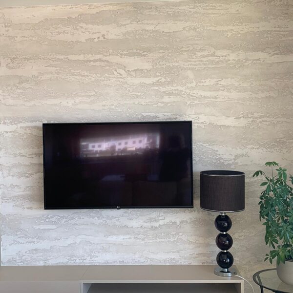 Realizace dekorativní stěrky efekt beton relief