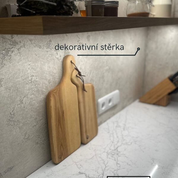 Realizace betonové dekorativní stěrky v kuchyni