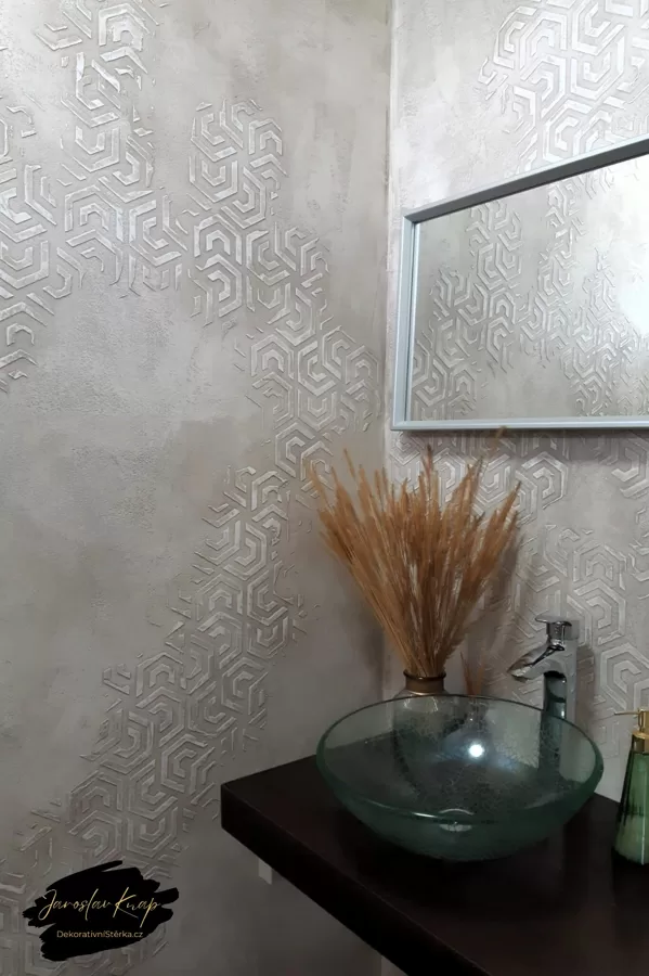 Dekorativní stěrka na WC