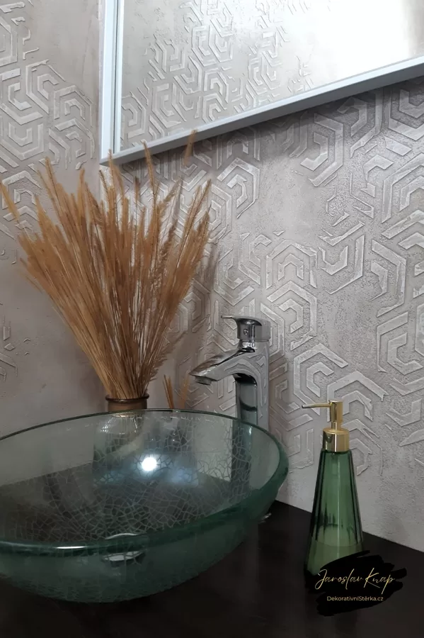 Dekorativní stěrka s efektem stencil