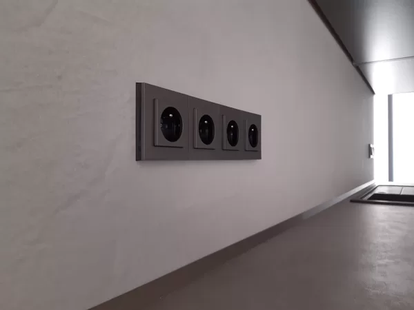 Realizace betonové dekorativní stěrky v kuchyni