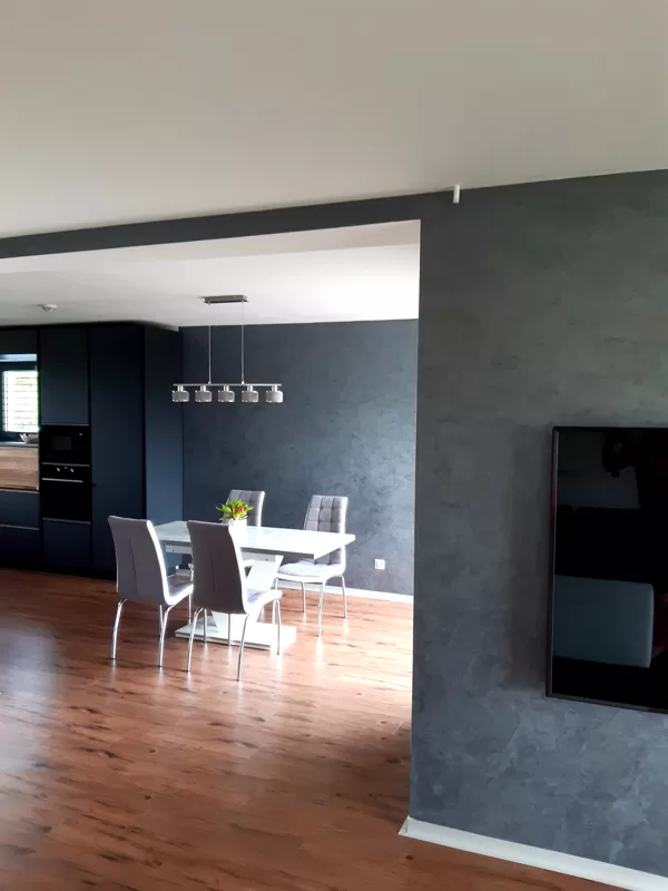 Realizace dekorativní stěrky v obývacím pokoji 