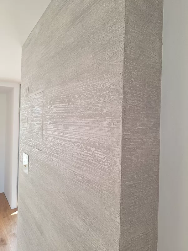 Realizace betonové dekorativní stěrky vodorovny efekt