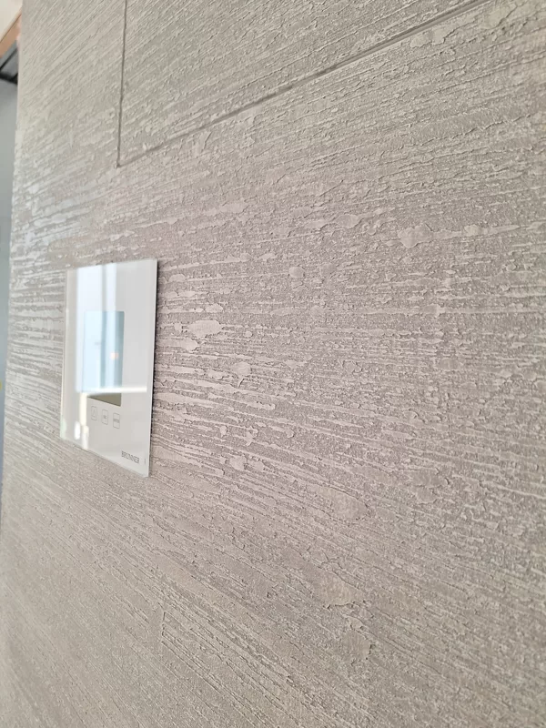 Realizace betonové dekorativní stěrky vodorovny efekt
