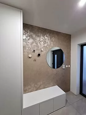 Realizace dekorativní stěrky na krbu