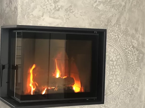 Realizace dekorativní stěrky na krbu - efekt Vintage.