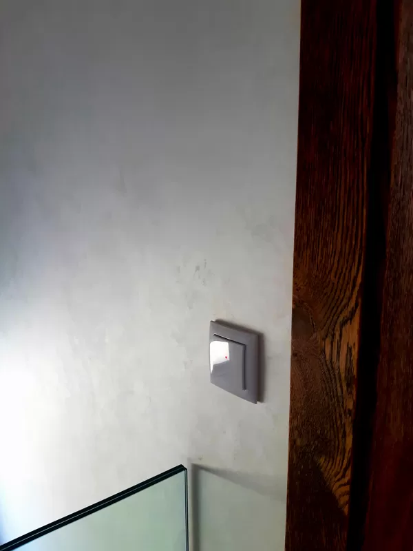 Realizace dekorativní stěrky na schodišti