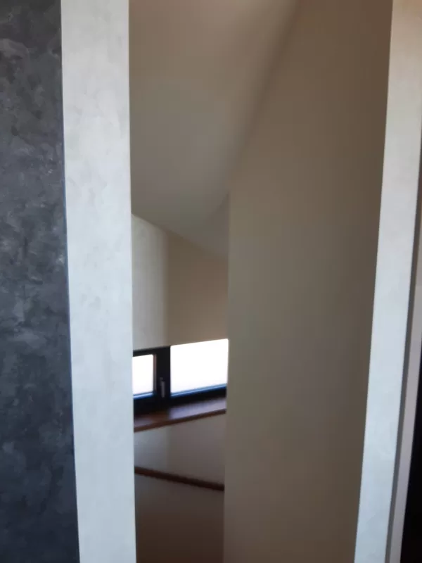 Realizace dekorativní stěrky na schodišti