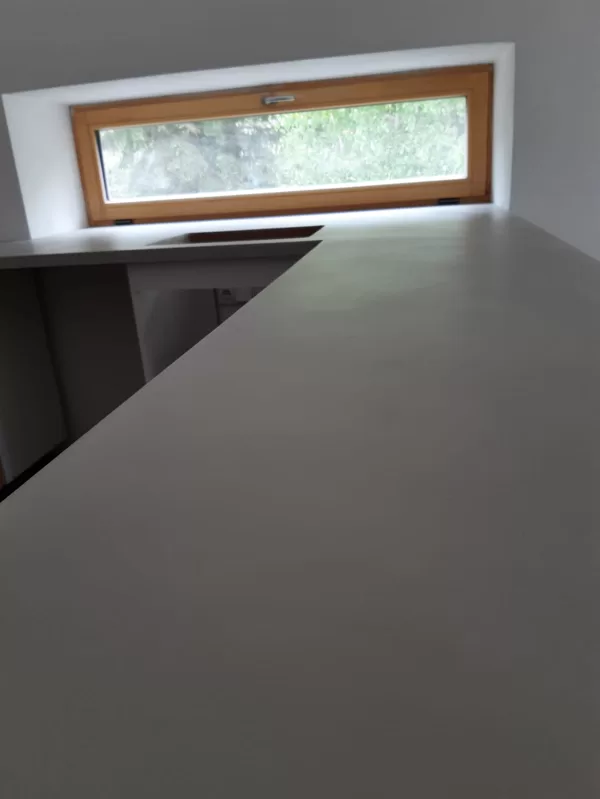 Dekorativní stěrka na pracovní desce v kuchyni