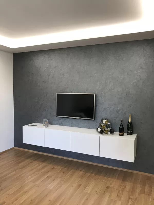 Dekorativní stěrka v kuchyni a obývacím pokoji
