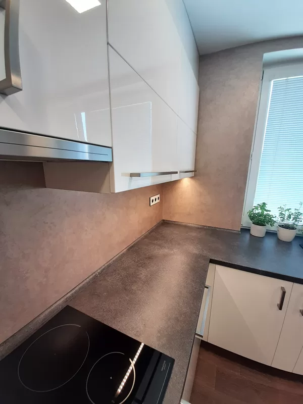 Realizace dekorativní stěrka v kuchyni