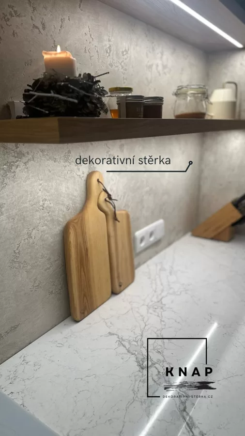 Realizace betonové dekorativní stěrky v kuchyni
