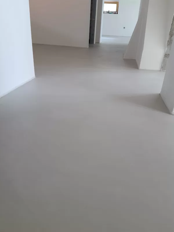 Dekorativní stěrka na podlaze v obytné části