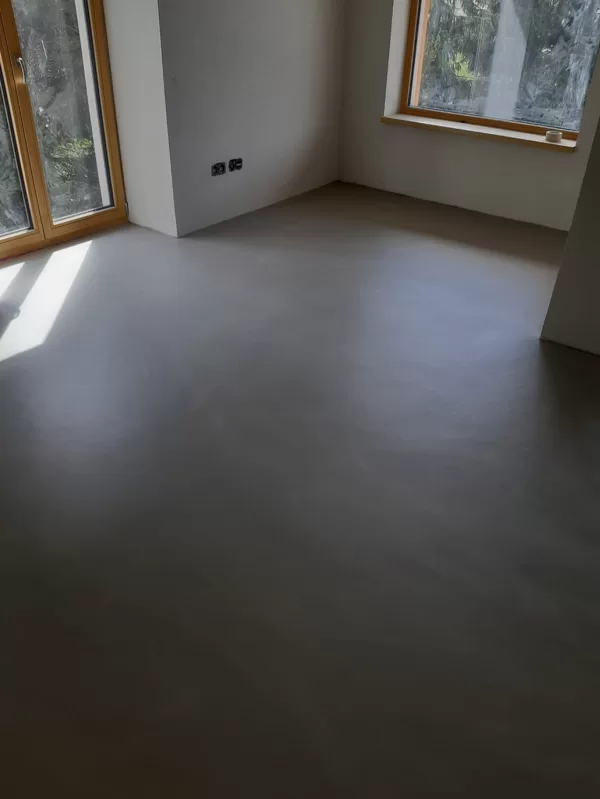 Dekorativní stěrka na podlaze v obytné části