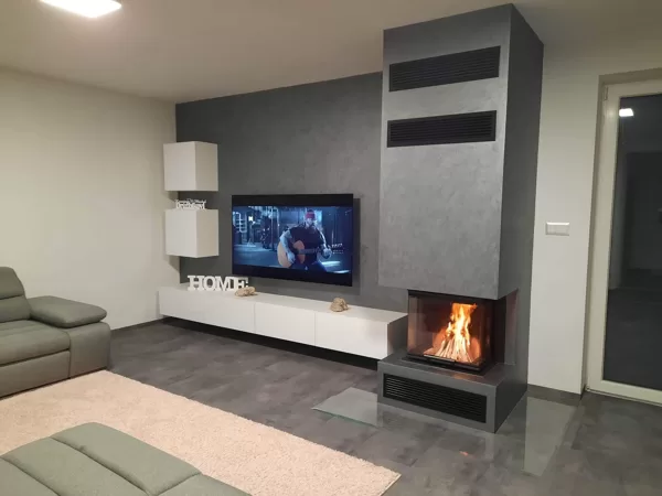 Dekorativní stěrka na krbu a na obývací stěně