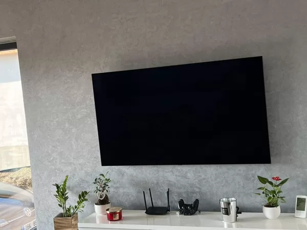 Realizace dekorativní stěrky na krbu
